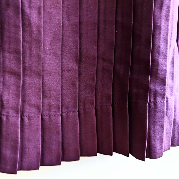 AE Beautiful Burgundy Rosette Embroidered, Sleeveless Occasion Blouse. M. HP! - Picture 8 of 11